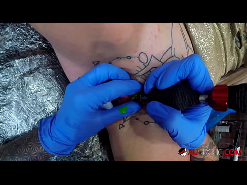 ❤️ Keçika pir tattookirî Sully Savage tattooek li ser klîtorê xwe kir. ️❌ Vîdyoya anal li ku.extratorrents.top