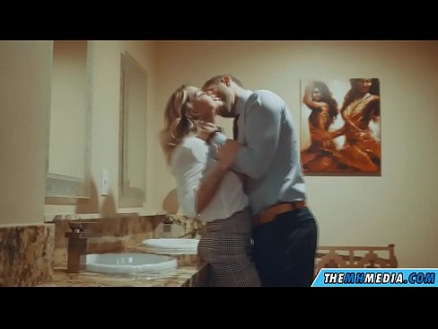 ❤️ Gava ku blondeyek busty we di nav hewşek gelemperî de dixapîne ️❌ Vîdyoya anal li ku.extratorrents.top